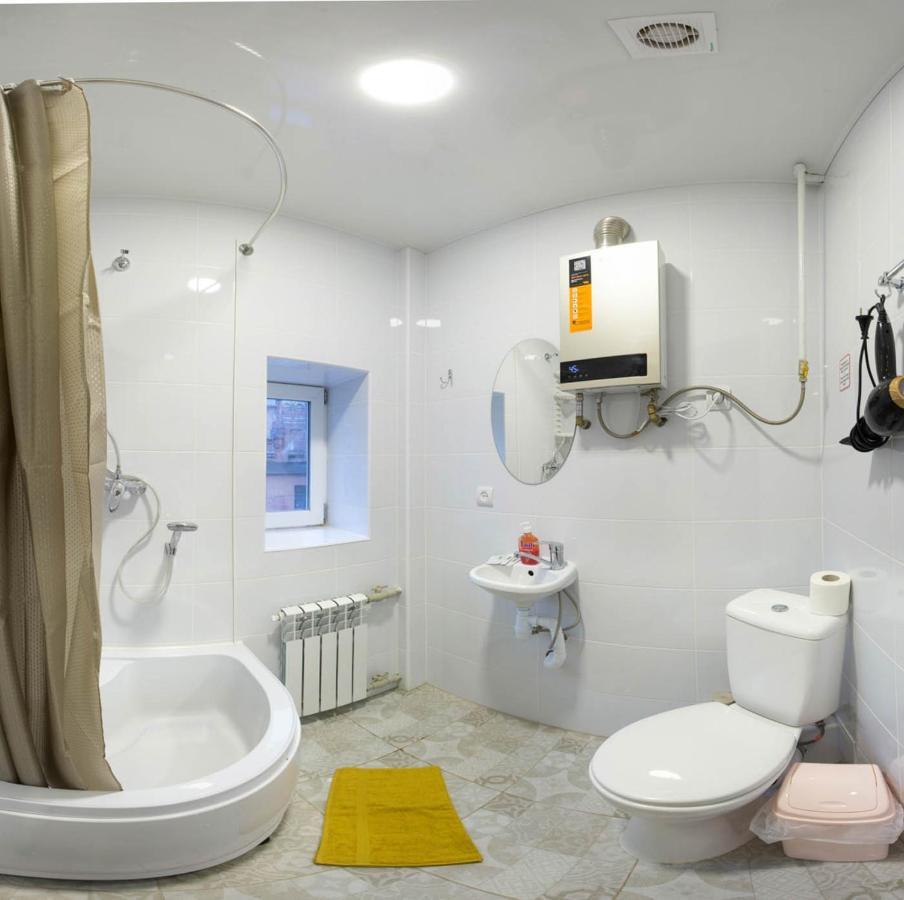 Studio Near Metro Yaroslava Mudroho, Universytet - Mykoly Khvylovoho Str 5-3 Харків Екстер'єр фото