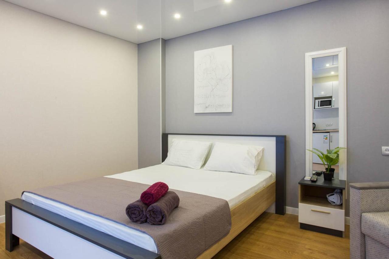 Studio Near Metro Yaroslava Mudroho, Universytet - Mykoly Khvylovoho Str 5-3 Харків Екстер'єр фото