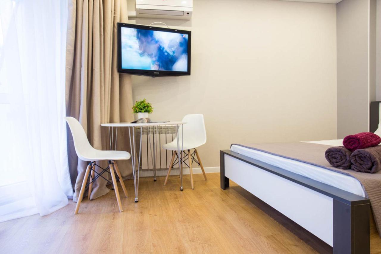 Studio Near Metro Yaroslava Mudroho, Universytet - Mykoly Khvylovoho Str 5-3 Харків Екстер'єр фото