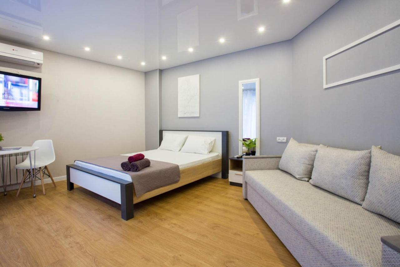 Studio Near Metro Yaroslava Mudroho, Universytet - Mykoly Khvylovoho Str 5-3 Харків Екстер'єр фото